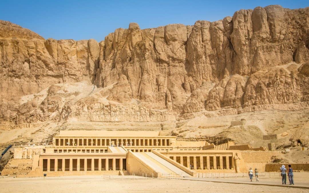 a guide to luxor egypt where to stay eat and shop