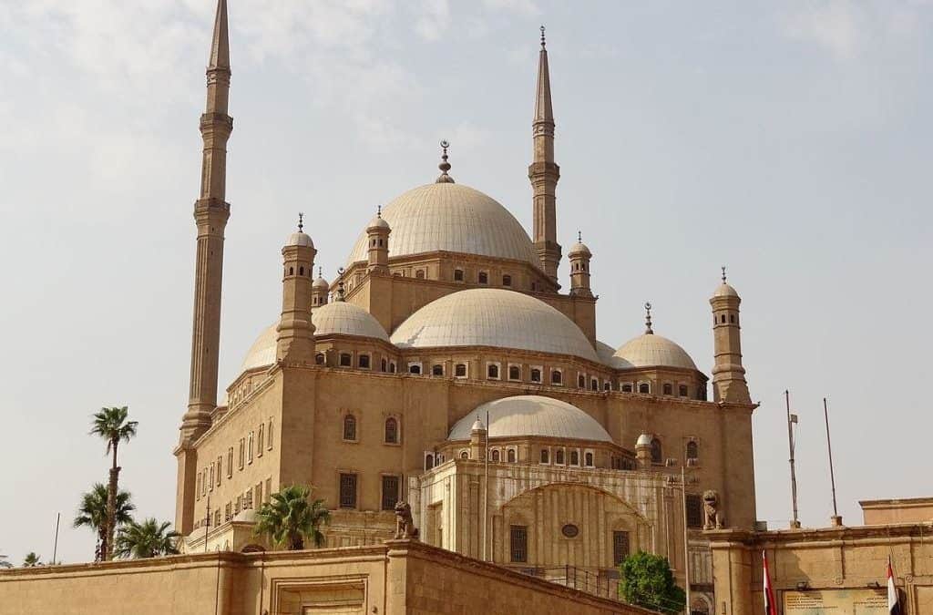 A Guide to the Most Beautiful Mosques and Churches in Cairo