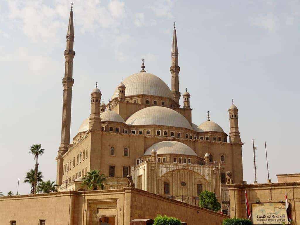 A Guide to the Most Beautiful Mosques and Churches in Cairo